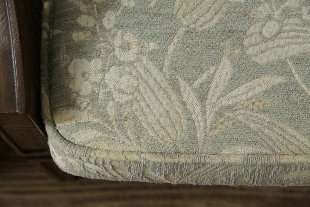 中古　展示品　美品　カリモク家具(karimoku)　domani(ドマーニ)　QUEENS LIFE(クイーンズライフ)　優雅なフォルムと柔らかな色合いでどんな空間にも馴染む!クラシカルな1人掛けソファ2脚セット　定価(2脚合計)約36万円　(R-084303)