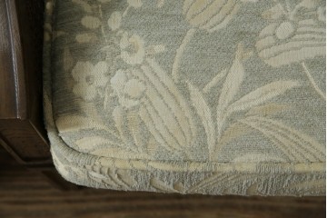 中古　展示品　美品　カリモク家具(karimoku)　domani(ドマーニ)　QUEENS LIFE(クイーンズライフ)　優雅なフォルムと柔らかな色合いでどんな空間にも馴染む!クラシカルな1人掛けソファ2脚セット　定価(2脚合計)約36万円　(R-084303)