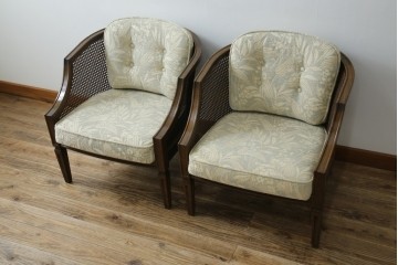 中古　展示品　美品　カリモク家具(karimoku)　domani(ドマーニ)　QUEENS LIFE(クイーンズライフ)　優雅なフォルムと柔らかな色合いでどんな空間にも馴染む!クラシカルな1人掛けソファ2脚セット　定価(2脚合計)約36万円　(R-084303)