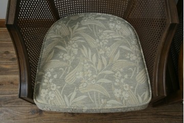 中古　展示品　美品　カリモク家具(karimoku)　domani(ドマーニ)　QUEENS LIFE(クイーンズライフ)　優雅なフォルムと柔らかな色合いでどんな空間にも馴染む!クラシカルな1人掛けソファ2脚セット　定価(2脚合計)約36万円　(R-084303)