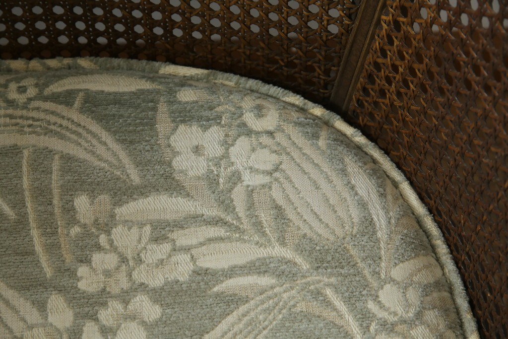 中古　展示品　美品　カリモク家具(karimoku)　domani(ドマーニ)　QUEENS LIFE(クイーンズライフ)　優雅なフォルムと柔らかな色合いでどんな空間にも馴染む!クラシカルな1人掛けソファ2脚セット　定価(2脚合計)約36万円　(R-084303)