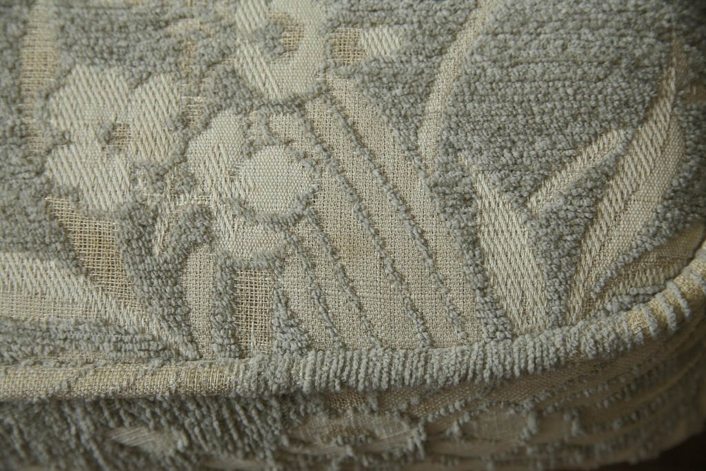 中古　展示品　美品　カリモク家具(karimoku)　domani(ドマーニ)　QUEENS LIFE(クイーンズライフ)　優雅なフォルムと柔らかな色合いでどんな空間にも馴染む!クラシカルな1人掛けソファ2脚セット　定価(2脚合計)約36万円　(R-084303)