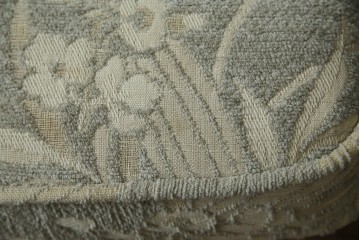 中古　展示品　美品　カリモク家具(karimoku)　domani(ドマーニ)　QUEENS LIFE(クイーンズライフ)　優雅なフォルムと柔らかな色合いでどんな空間にも馴染む!クラシカルな1人掛けソファ2脚セット　定価(2脚合計)約36万円　(R-084303)