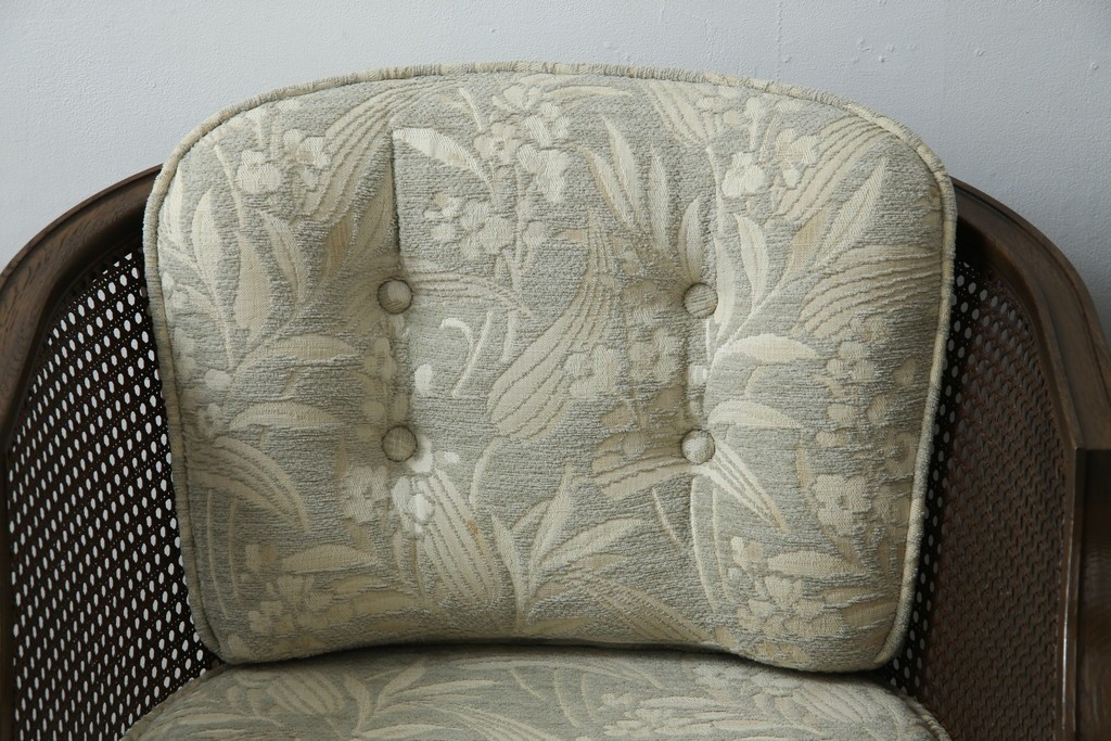 中古　展示品　美品　カリモク家具(karimoku)　domani(ドマーニ)　QUEENS LIFE(クイーンズライフ)　優雅なフォルムと柔らかな色合いでどんな空間にも馴染む!クラシカルな1人掛けソファ2脚セット　定価(2脚合計)約36万円　(R-084303)