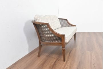 中古　展示品　美品　カリモク家具(karimoku)　domani(ドマーニ)　QUEENS LIFE(クイーンズライフ)　優雅なフォルムと柔らかな色合いでどんな空間にも馴染む!クラシカルな2人掛けソファ(2Pソファ、二人掛けソファ)(定価約29万円)(R-084304)