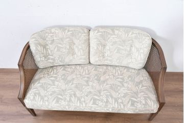 中古　展示品　美品　カリモク家具(karimoku)　domani(ドマーニ)　QUEENS LIFE(クイーンズライフ)　優雅なフォルムと柔らかな色合いでどんな空間にも馴染む!クラシカルな2人掛けソファ(2Pソファ、二人掛けソファ)(定価約29万円)(R-084304)