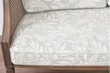 中古　展示品　美品　カリモク家具(karimoku)　domani(ドマーニ)　QUEENS LIFE(クイーンズライフ)　優雅なフォルムと柔らかな色合いでどんな空間にも馴染む!クラシカルな2人掛けソファ(2Pソファ、二人掛けソファ)(定価約29万円)(R-084304)