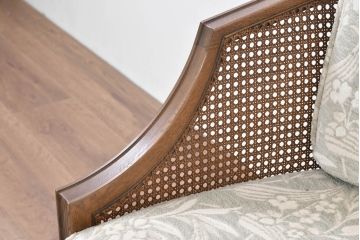 中古　展示品　美品　カリモク家具(karimoku)　domani(ドマーニ)　QUEENS LIFE(クイーンズライフ)　優雅なフォルムと柔らかな色合いでどんな空間にも馴染む!クラシカルな2人掛けソファ(2Pソファ、二人掛けソファ)(定価約29万円)(R-084304)