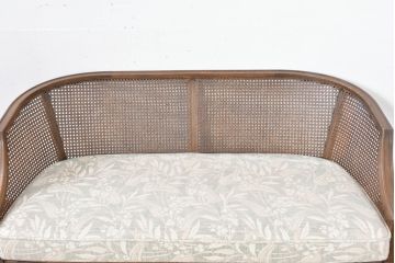 中古　展示品　美品　カリモク家具(karimoku)　domani(ドマーニ)　QUEENS LIFE(クイーンズライフ)　優雅なフォルムと柔らかな色合いでどんな空間にも馴染む!クラシカルな2人掛けソファ(2Pソファ、二人掛けソファ)(定価約29万円)(R-084304)