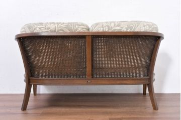 中古　展示品　美品　カリモク家具(karimoku)　domani(ドマーニ)　QUEENS LIFE(クイーンズライフ)　優雅なフォルムと柔らかな色合いでどんな空間にも馴染む!クラシカルな2人掛けソファ(2Pソファ、二人掛けソファ)(定価約29万円)(R-084304)
