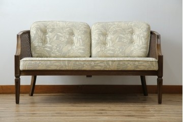 中古　展示品　美品　カリモク家具(karimoku)　domani(ドマーニ)　QUEENS LIFE(クイーンズライフ)　優雅なフォルムと柔らかな色合いでどんな空間にも馴染む!クラシカルな2人掛けソファ　定価約29万円相当　(R-084304)