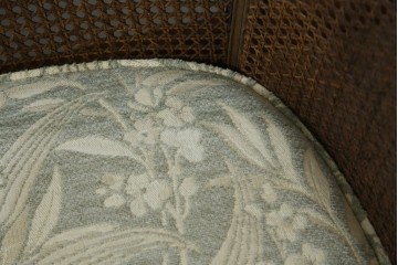 中古　展示品　美品　カリモク家具(karimoku)　domani(ドマーニ)　QUEENS LIFE(クイーンズライフ)　優雅なフォルムと柔らかな色合いでどんな空間にも馴染む!クラシカルな2人掛けソファ　定価約29万円相当　(R-084304)