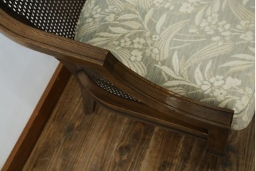 中古　展示品　美品　カリモク家具(karimoku)　domani(ドマーニ)　QUEENS LIFE(クイーンズライフ)　優雅なフォルムと柔らかな色合いでどんな空間にも馴染む!クラシカルな2人掛けソファ　定価約29万円相当　(R-084304)