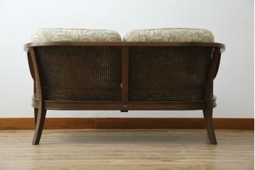 中古　展示品　美品　カリモク家具(karimoku)　domani(ドマーニ)　QUEENS LIFE(クイーンズライフ)　優雅なフォルムと柔らかな色合いでどんな空間にも馴染む!クラシカルな2人掛けソファ　定価約29万円相当　(R-084304)