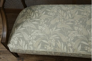 中古　展示品　美品　カリモク家具(karimoku)　domani(ドマーニ)　QUEENS LIFE(クイーンズライフ)　優雅なフォルムと柔らかな色合いでどんな空間にも馴染む!クラシカルな2人掛けソファ　定価約29万円相当　(R-084304)