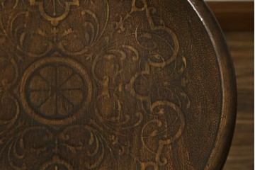 ヨーロッパアンティーク　背板と座面に施された彫刻が優美なベントウッドチェア　(R-084307)