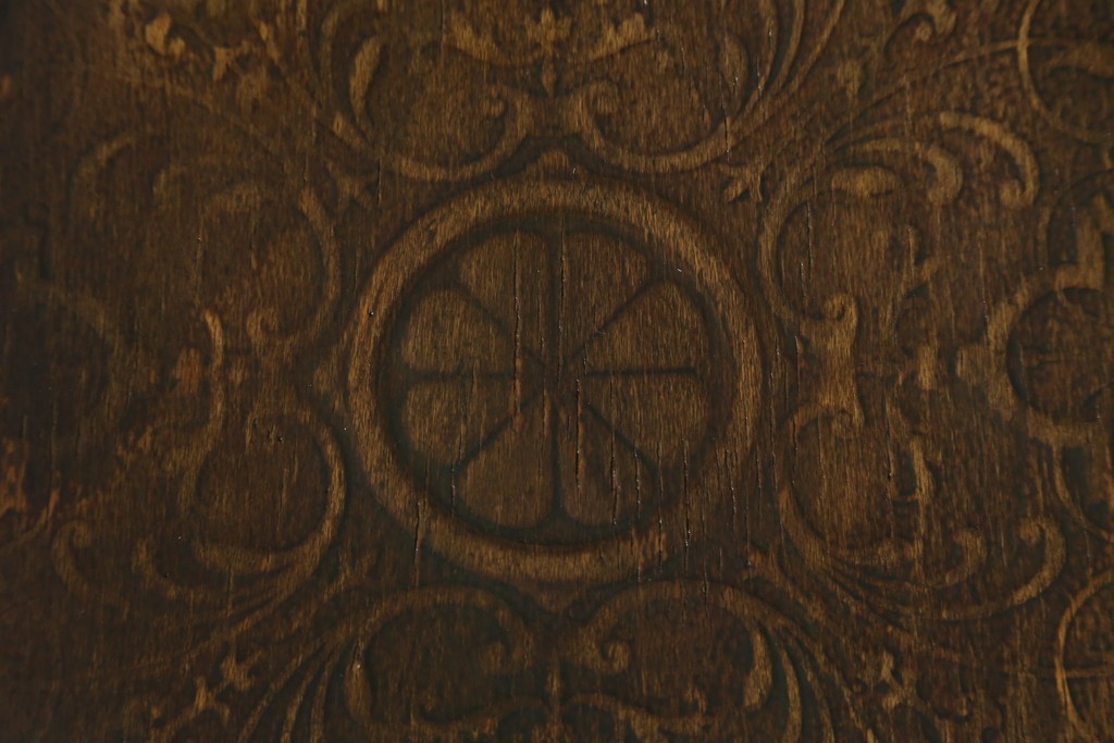 ヨーロッパアンティーク　背板と座面に施された彫刻が優美なベントウッドチェア　(R-084307)