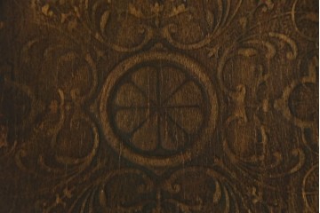 ヨーロッパアンティーク　背板と座面に施された彫刻が優美なベントウッドチェア　(R-084307)