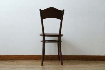 ヨーロッパアンティーク　背板と座面に施された彫刻が優美なベントウッドチェア　(R-084307)