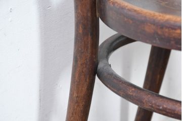 ヨーロッパアンティーク　背板と座面に施された彫刻が優美なベントウッドチェア(ダイニングチェア)(R-084307)