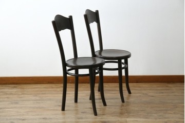 ヨーロッパアンティーク　背もたれの彫刻が優美な西洋アンティークのベントウッドチェア2脚セット　(R-084308)