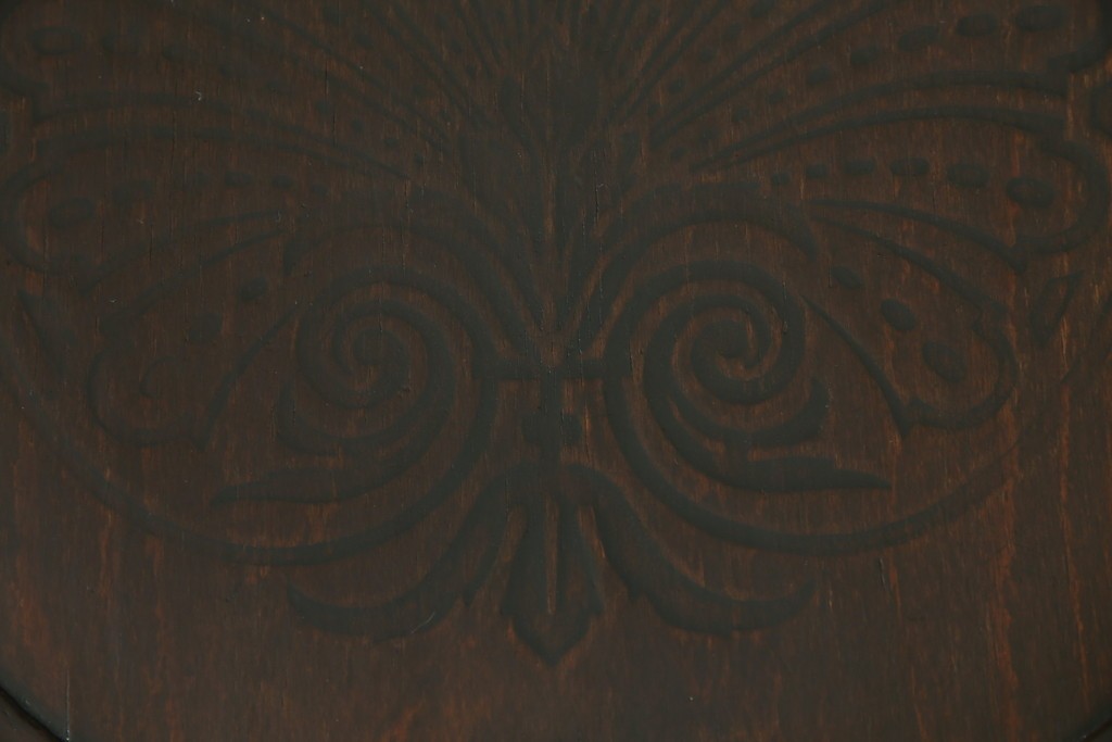 ヨーロッパアンティーク　背もたれの彫刻が優美な西洋アンティークのベントウッドチェア2脚セット　(R-084308)