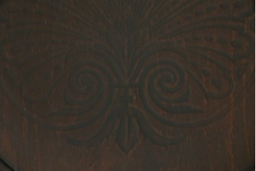 ヨーロッパアンティーク　背もたれの彫刻が優美な西洋アンティークのベントウッドチェア2脚セット　(R-084308)