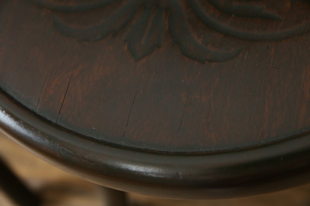 ヨーロッパアンティーク　背もたれの彫刻が優美な西洋アンティークのベントウッドチェア2脚セット　(R-084308)