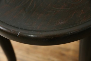 ヨーロッパアンティーク　背もたれの彫刻が優美な西洋アンティークのベントウッドチェア2脚セット　(R-084308)