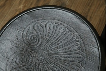 ヨーロッパアンティーク　背もたれの彫刻が優美な西洋アンティークのベントウッドチェア2脚セット　(R-084308)