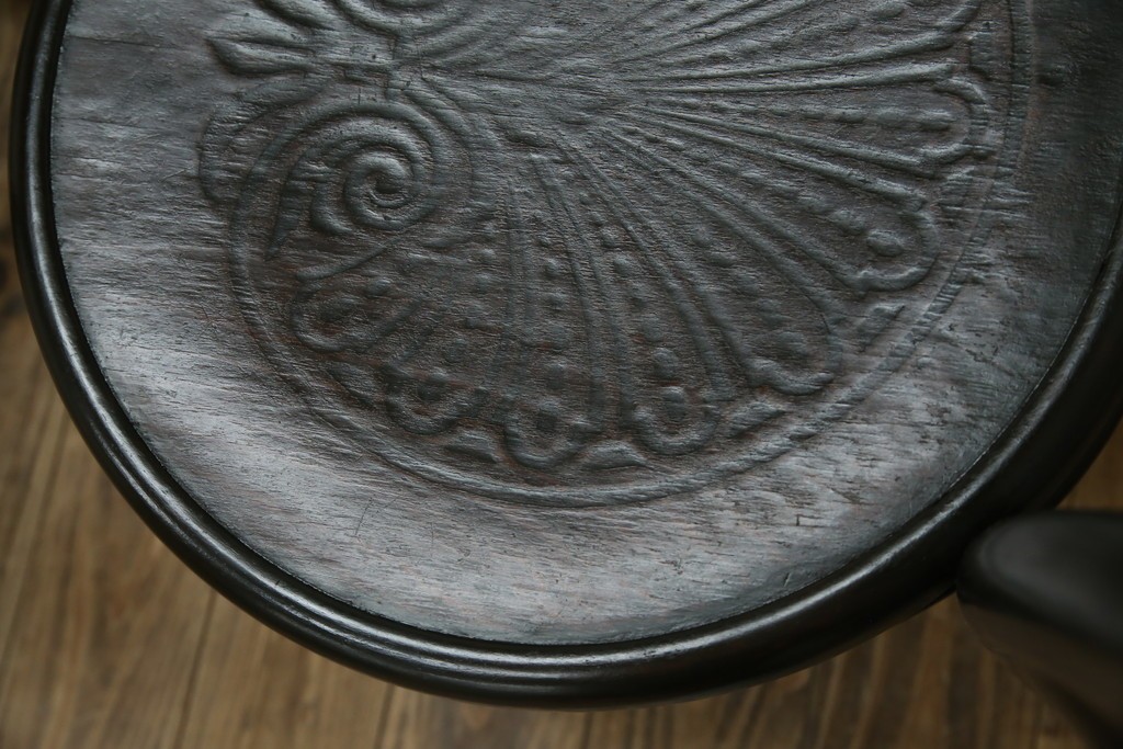 ヨーロッパアンティーク　背もたれの彫刻が優美な西洋アンティークのベントウッドチェア2脚セット　(R-084308)