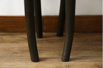 ヨーロッパアンティーク　背もたれの彫刻が優美な西洋アンティークのベントウッドチェア2脚セット　(R-084308)