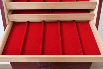 中古　展示品　超美品　キットファニチュア(KIT FURNITURE)　北谷家具　インテリア性と収納力を兼ね備えた優雅な佇まいのアクセサリーキャビネット(ジュエリーケース、ジュエリーボックス、サイドチェスト、引き出し)(定価約105万円)(R-084311)
