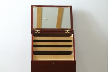 新古　未使用展示品　超美品　キットファニチュア(KIT FURNITURE)　北谷家具　インテリア性と収納力を兼ね備えた優雅な佇まいのアクセサリーキャビネット　定価約105万円　(R-084311)