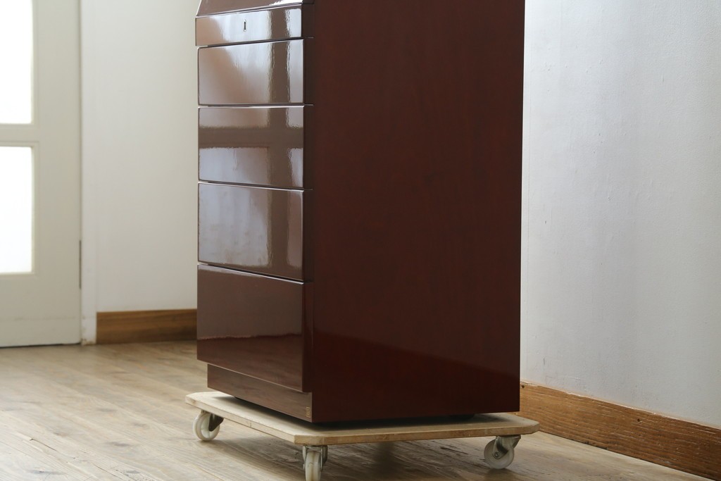 新古　未使用展示品　超美品　キットファニチュア(KIT FURNITURE)　北谷家具　インテリア性と収納力を兼ね備えた優雅な佇まいのアクセサリーキャビネット　定価約105万円　(R-084311)