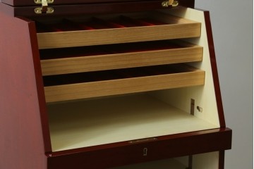 新古　未使用展示品　超美品　キットファニチュア(KIT FURNITURE)　北谷家具　インテリア性と収納力を兼ね備えた優雅な佇まいのアクセサリーキャビネット　定価約105万円　(R-084311)