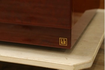 新古　未使用展示品　超美品　キットファニチュア(KIT FURNITURE)　北谷家具　インテリア性と収納力を兼ね備えた優雅な佇まいのアクセサリーキャビネット　定価約105万円　(R-084311)