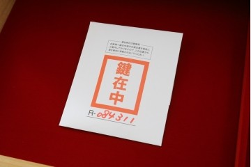 新古　未使用展示品　超美品　キットファニチュア(KIT FURNITURE)　北谷家具　インテリア性と収納力を兼ね備えた優雅な佇まいのアクセサリーキャビネット　定価約105万円　(R-084311)