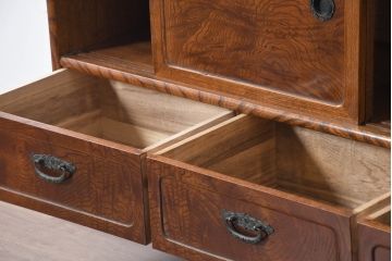 中古　美品　国産　職人手作り品　欅(ケヤキ)材　杢目の素敵な茶箪笥(収納棚、戸棚、茶棚、飾り棚、上下バラ売り可能)(定価約24万円)(R-084312)