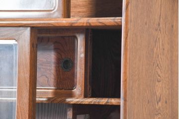 中古　美品　国産　職人手作り品　欅(ケヤキ)材　杢目の素敵な茶箪笥(収納棚、戸棚、茶棚、飾り棚、上下バラ売り可能)(定価約24万円)(R-084312)