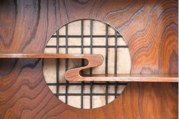 中古　美品　国産　職人手作り品　欅(ケヤキ)材　杢目の素敵な茶箪笥(収納棚、戸棚、茶棚、飾り棚、上下バラ売り可能)(定価約24万円)(R-084312)