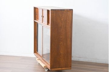 中古　美品　国産　職人手作り品　欅(ケヤキ)材　杢目の素敵なサイドキャビネット(収納棚、戸棚、茶棚、飾り棚)(R-084313)