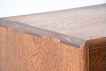 中古　美品　国産　職人手作り品　欅(ケヤキ)材　杢目の素敵なサイドキャビネット(収納棚、戸棚、茶棚、飾り棚)(R-084313)