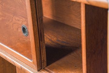 中古　美品　国産　職人手作り品　欅(ケヤキ)材　杢目の素敵なサイドキャビネット(収納棚、戸棚、茶棚、飾り棚)(R-084313)