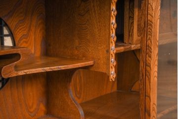 中古　美品　国産　職人手作り品　欅(ケヤキ)材　杢目の素敵なサイドキャビネット(収納棚、戸棚、茶棚、飾り棚)(R-084313)