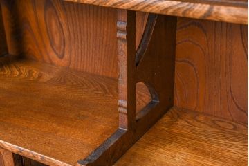 中古　美品　国産　職人手作り品　欅(ケヤキ)材　杢目の素敵なサイドキャビネット(収納棚、戸棚、茶棚、飾り棚)(R-084313)
