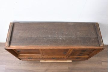 中古　美品　国産　職人手作り品　欅(ケヤキ)材　天板リメイク　杢目の素敵なサイドボード(収納棚、戸棚、茶棚)(R-084314)