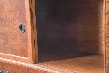 中古　美品　国産　職人手作り品　欅(ケヤキ)材　天板リメイク　杢目の素敵なサイドボード(収納棚、戸棚、茶棚)(R-084314)