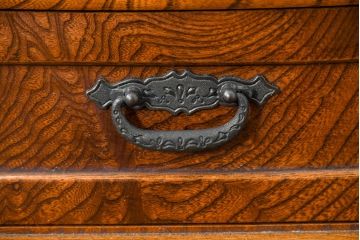 中古　美品　国産　職人手作り品　欅(ケヤキ)材　天板リメイク　杢目の素敵なサイドボード(収納棚、戸棚、茶棚)(R-084314)