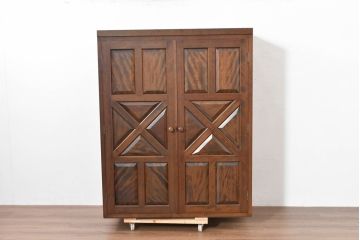 中古　松本民芸家具　当店リメイク　シックで品のある雰囲気が魅力的なワードローブ収納棚(靴箱、下駄箱、キャビネット、戸棚)(R-084316)